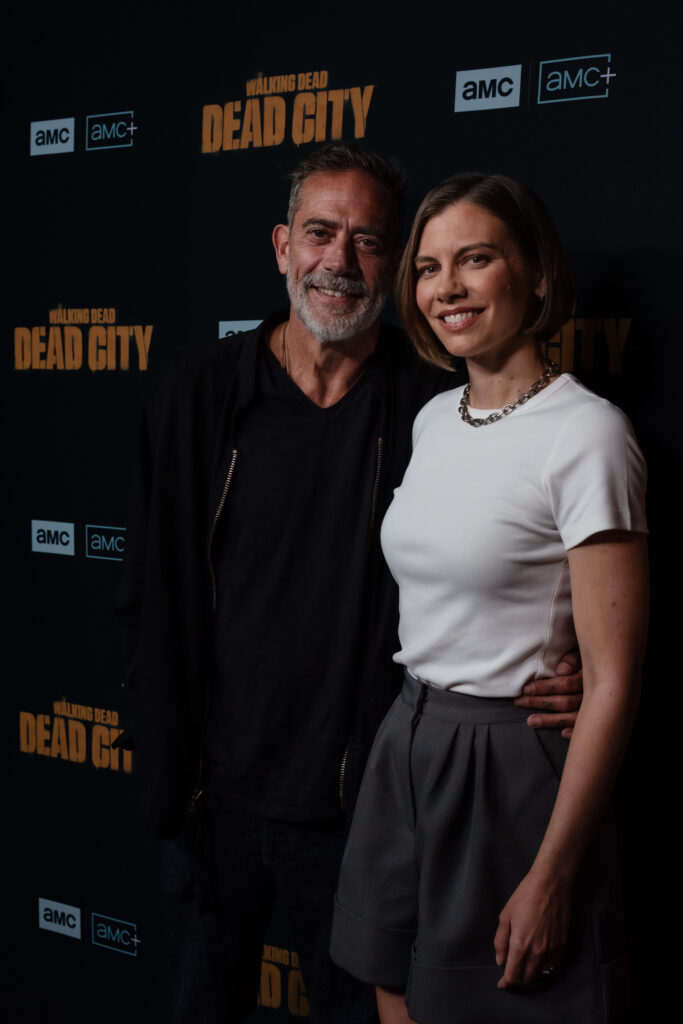 jeffrey-dean-morgan-negan-alfombra-roja-dead-city-sdcc-2026